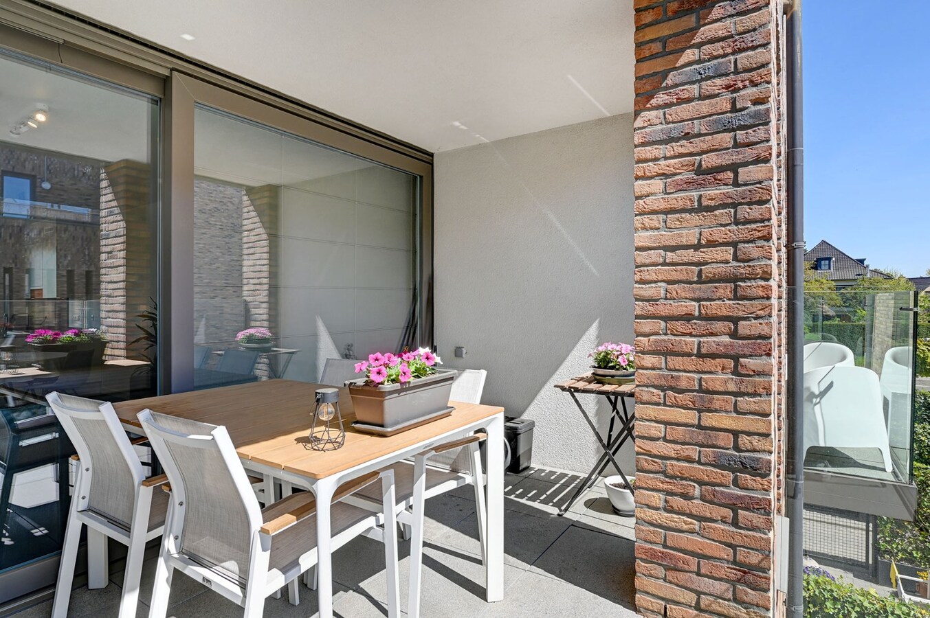 Centraal gelegen appartement met mooi terras en ondergrondse staanplaats 