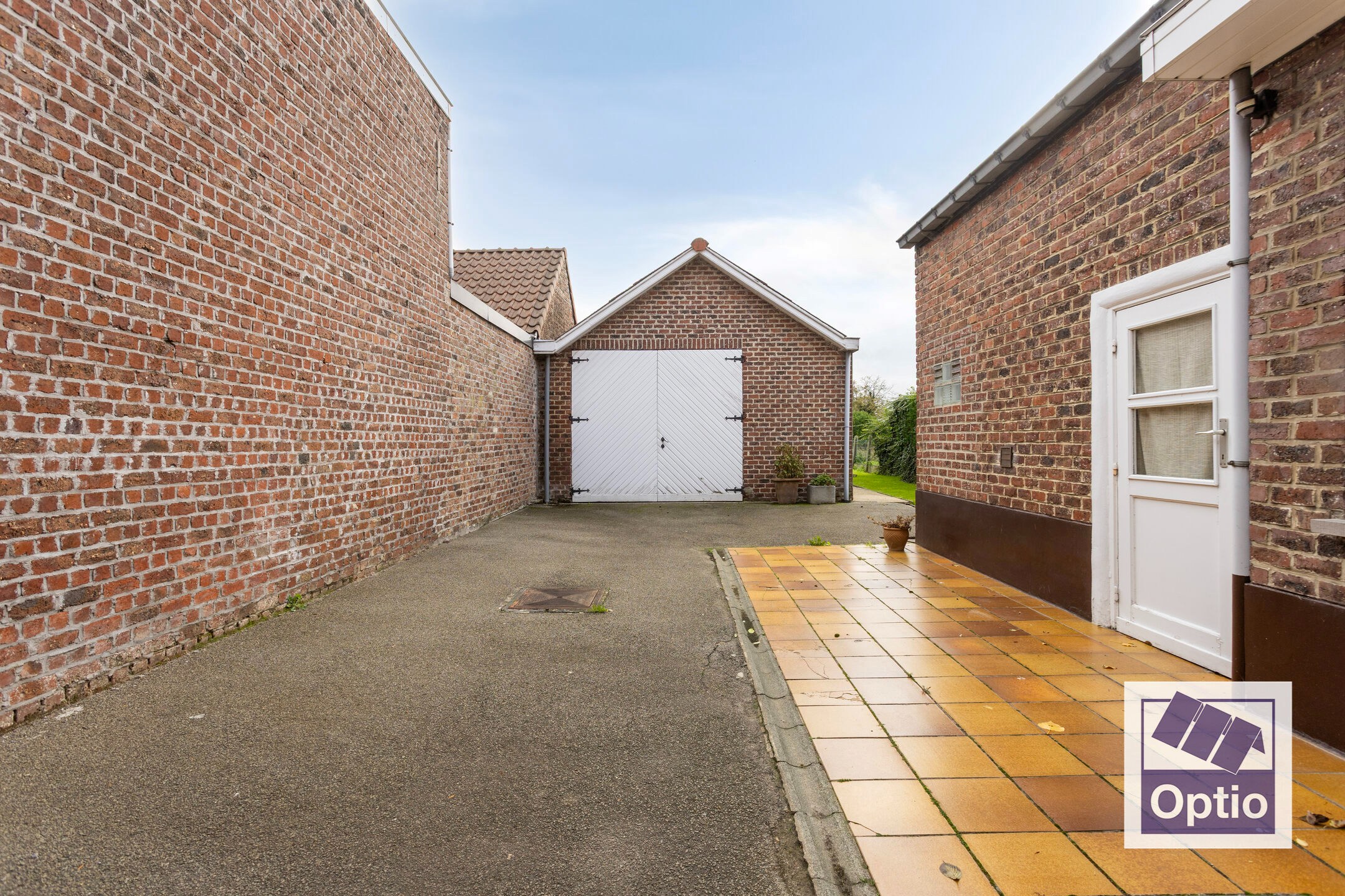 Woning met 5 slaapkamers en grote tuin. 