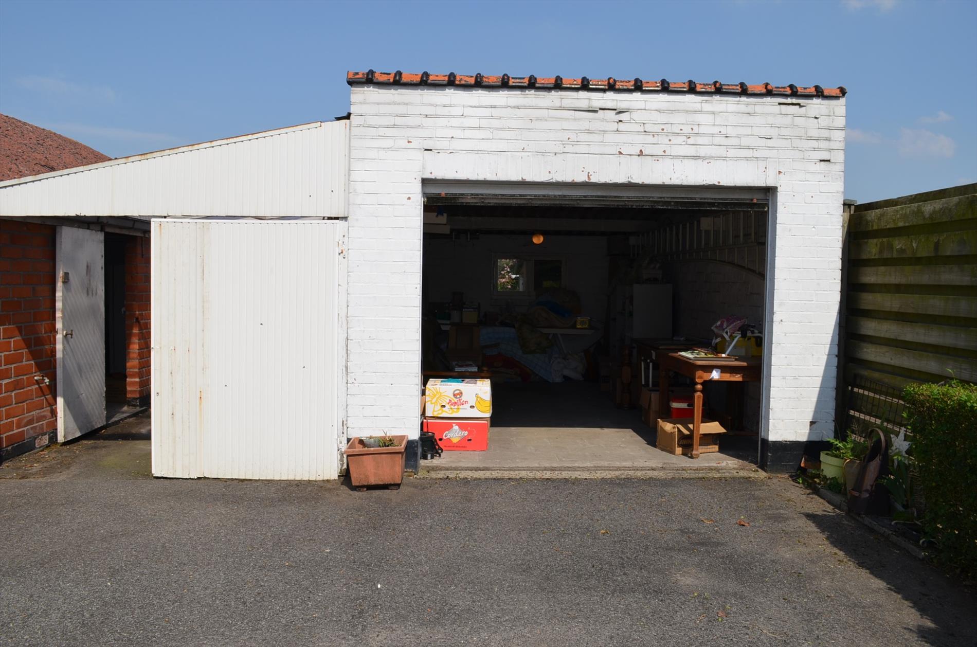 Op te frissen woning op 885m² rustig gelegen nabij centrum Maldegem 