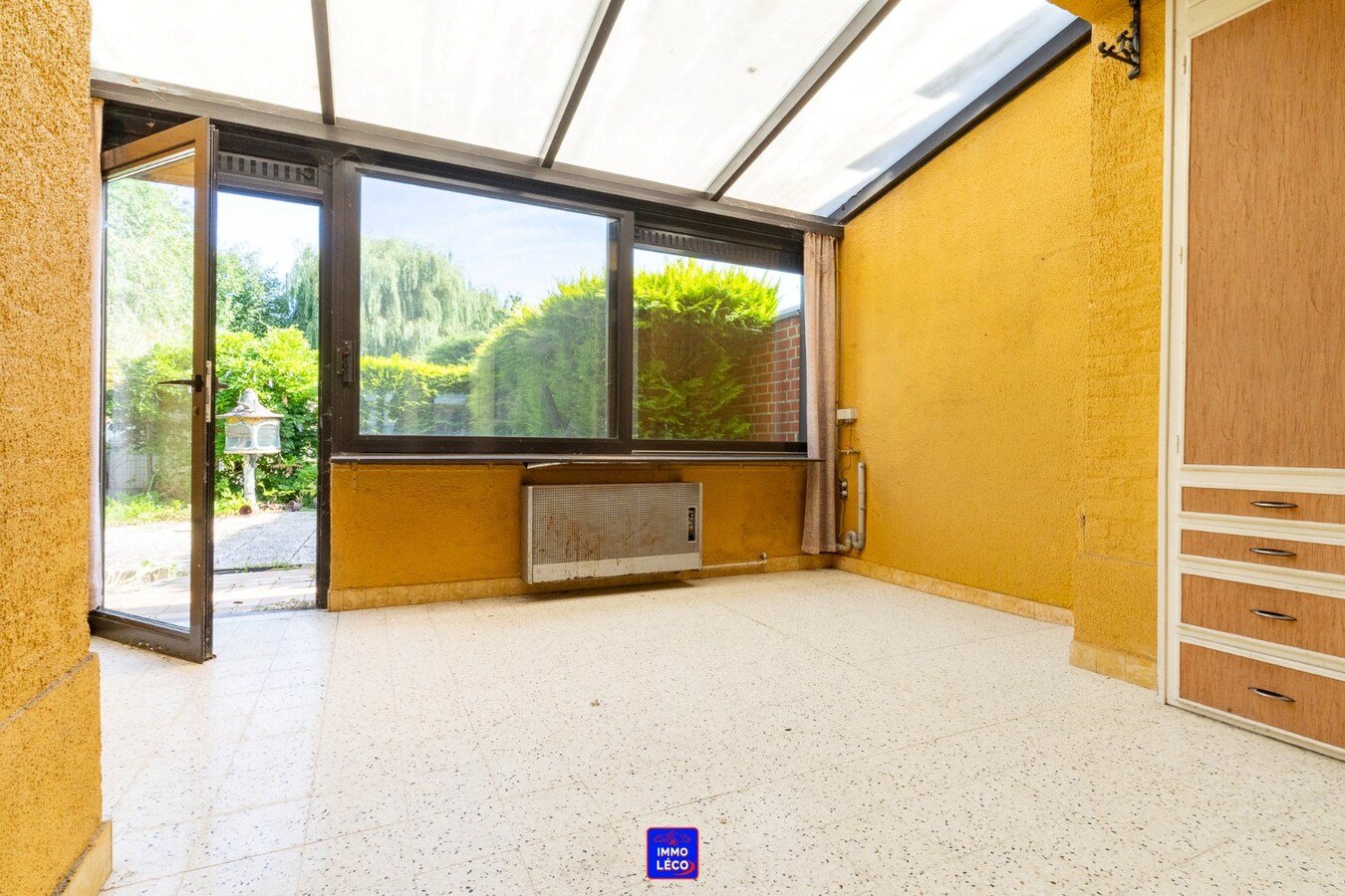 3 façades offrant de beaux volumes, parking privatif, jardin, EXCELLENT POTENTIEL ! 