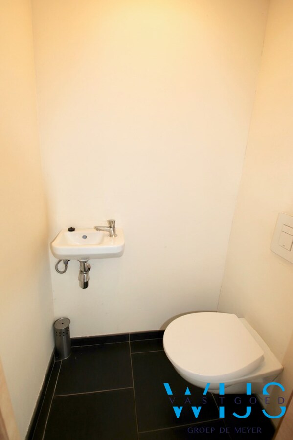 Tweeslaapkamer appartement met terras &amp; garage te BASSEVELDE! 