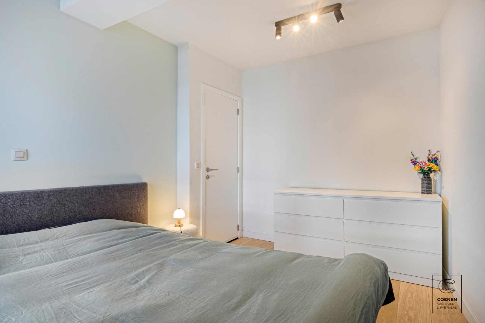 Instapklaar appartement met 2 slaapkamers en balkon op topligging in Lier! 