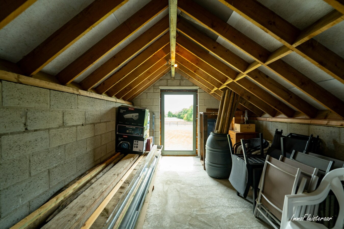 Unieke, gerenoveerde hoevewoning met paardenfaciliteiten, bijgebouwen, uitzonderlijk potentieel en zeer bereikbare ligging 