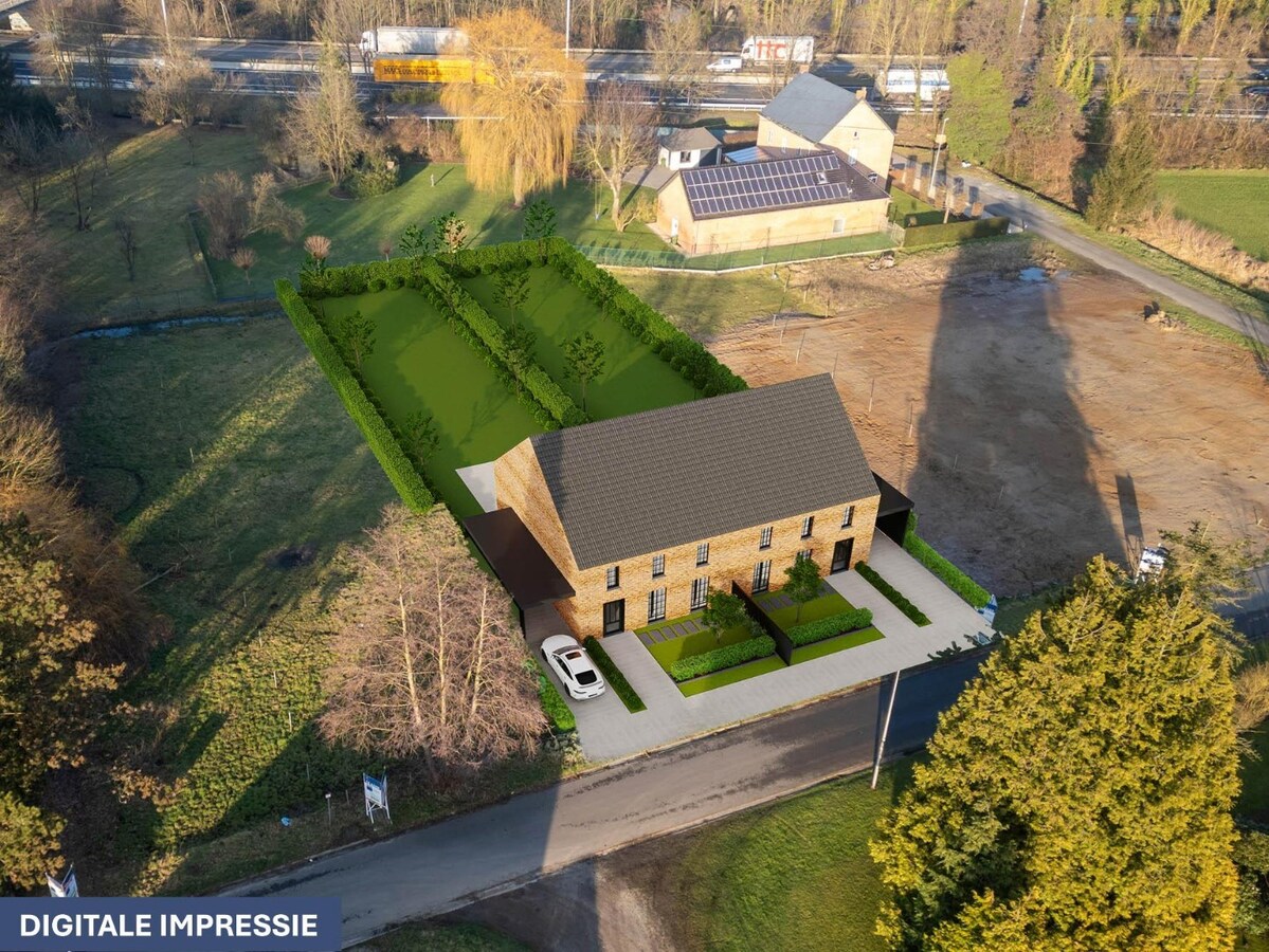 Ruime bouwgrond voor een half open bebouwing, gelegen op een perceel van 7a30ca. 