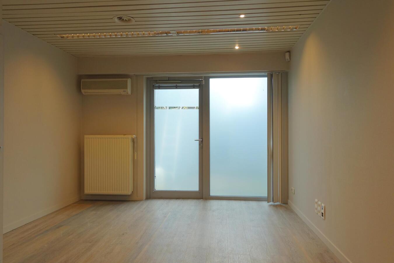 Polyvalente handelsruimte in dorpskern 