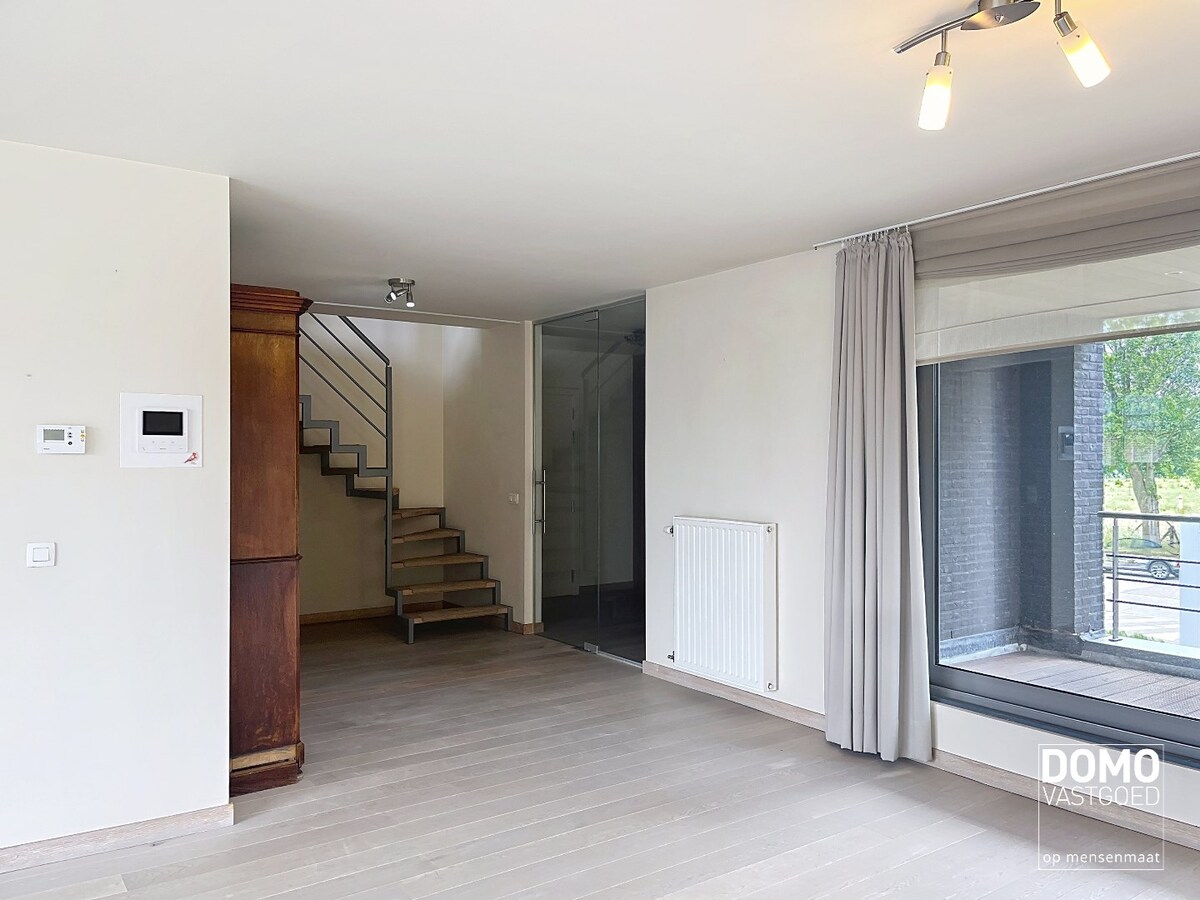 LICHTRIJK DUPLEXAPPARTEMENT MET ZUIDGERICHT TERRAS TE KERMT 