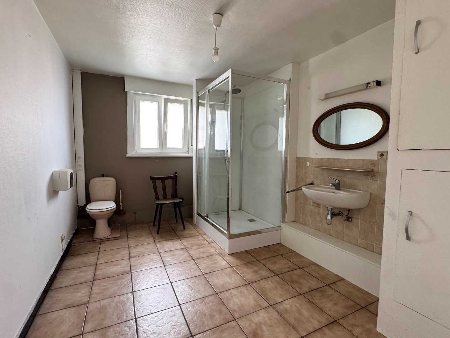 Woning met tal van mogelijkheden in centrum Zulte. 