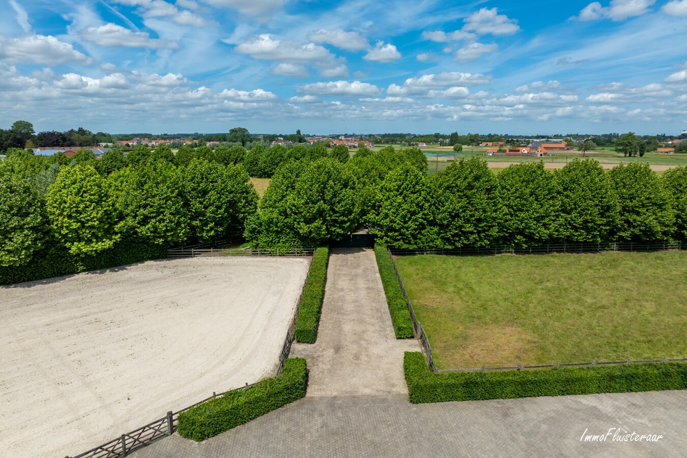 Beautiful villa with indoor and outdoor riding arenas on over 2.4 hectares in Ardooie 