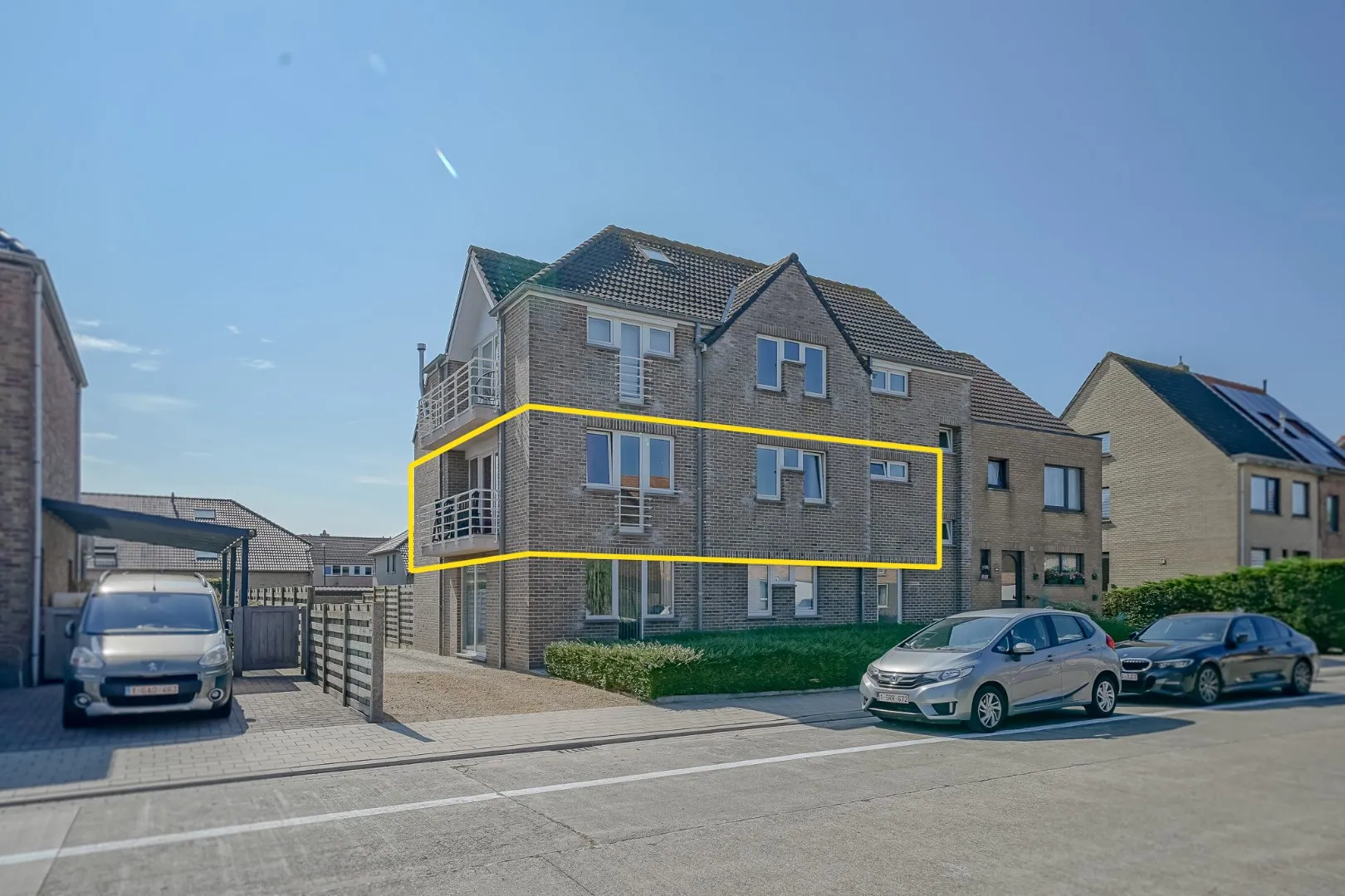 Ruim appartement (2002) met 2 slaapkamers in Bredene