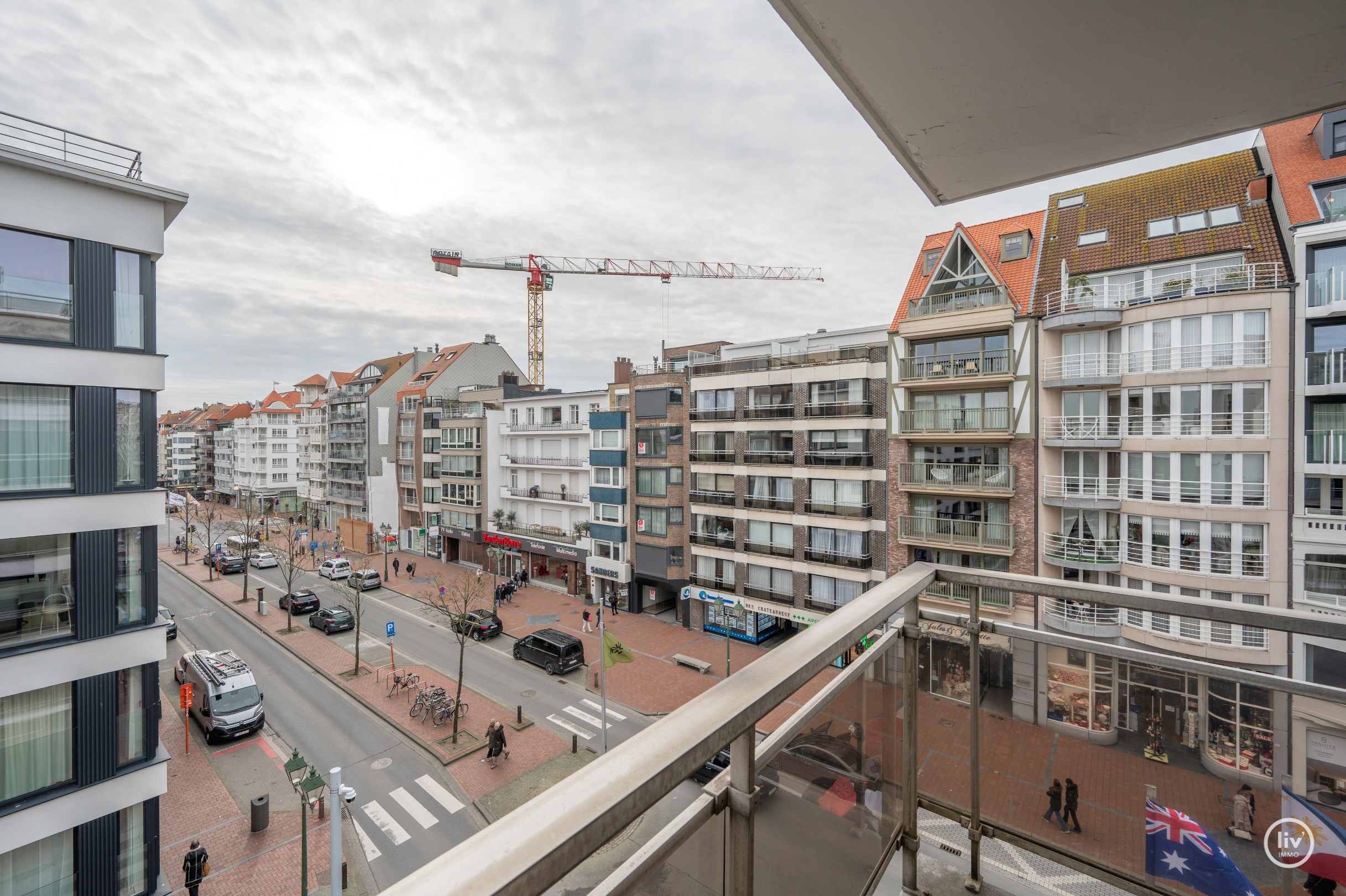 Prachtig gerenoveerd 2-slaapkamer-(hoek)appartement vlakbij de Lippenslaan te Knokke 