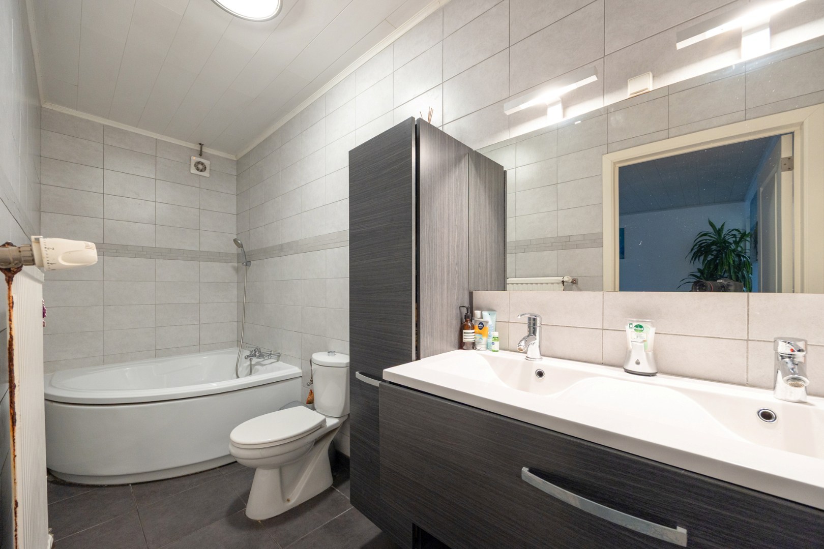 Ruime woning met praktijkruimte 