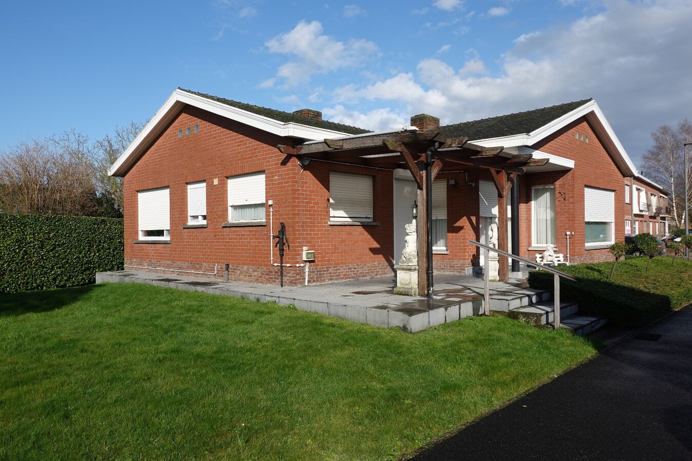 Unieke laagbouwvilla met dubbele garage te Ichtegem 