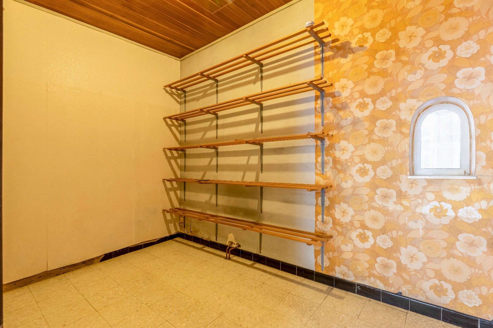 Te renoveren handelspand in het centrum van Ledeberg 