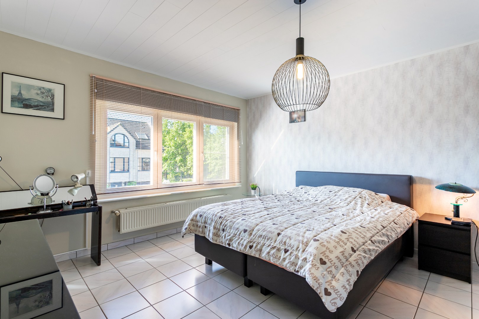 Instapklare gezinswoning met 3 slpk. en ruime tuin 