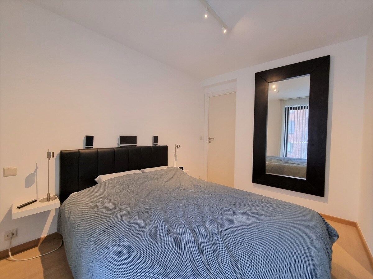 Designappartement met terras op de Zeedijk - Blankenberge 
