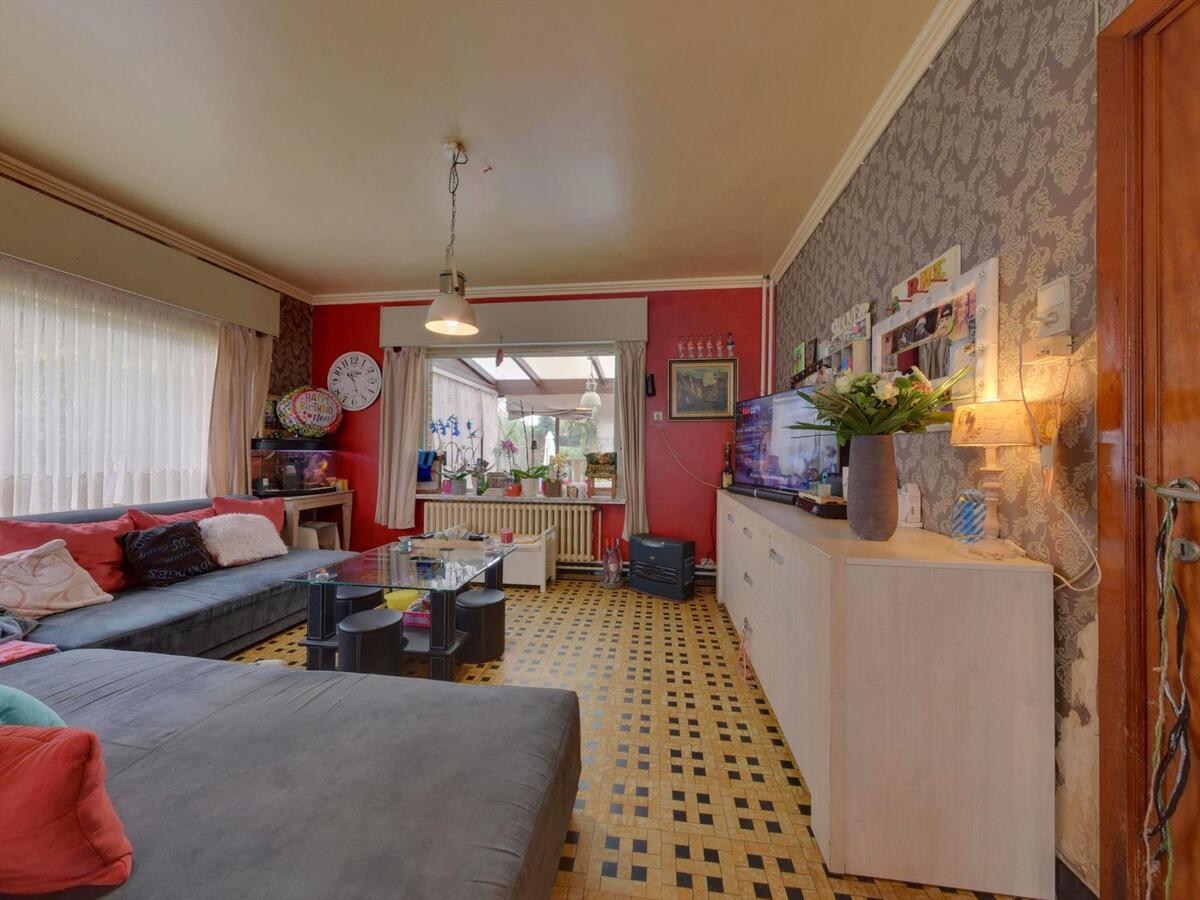 Vrijstaande woning met grote tuin te Jabbeke 