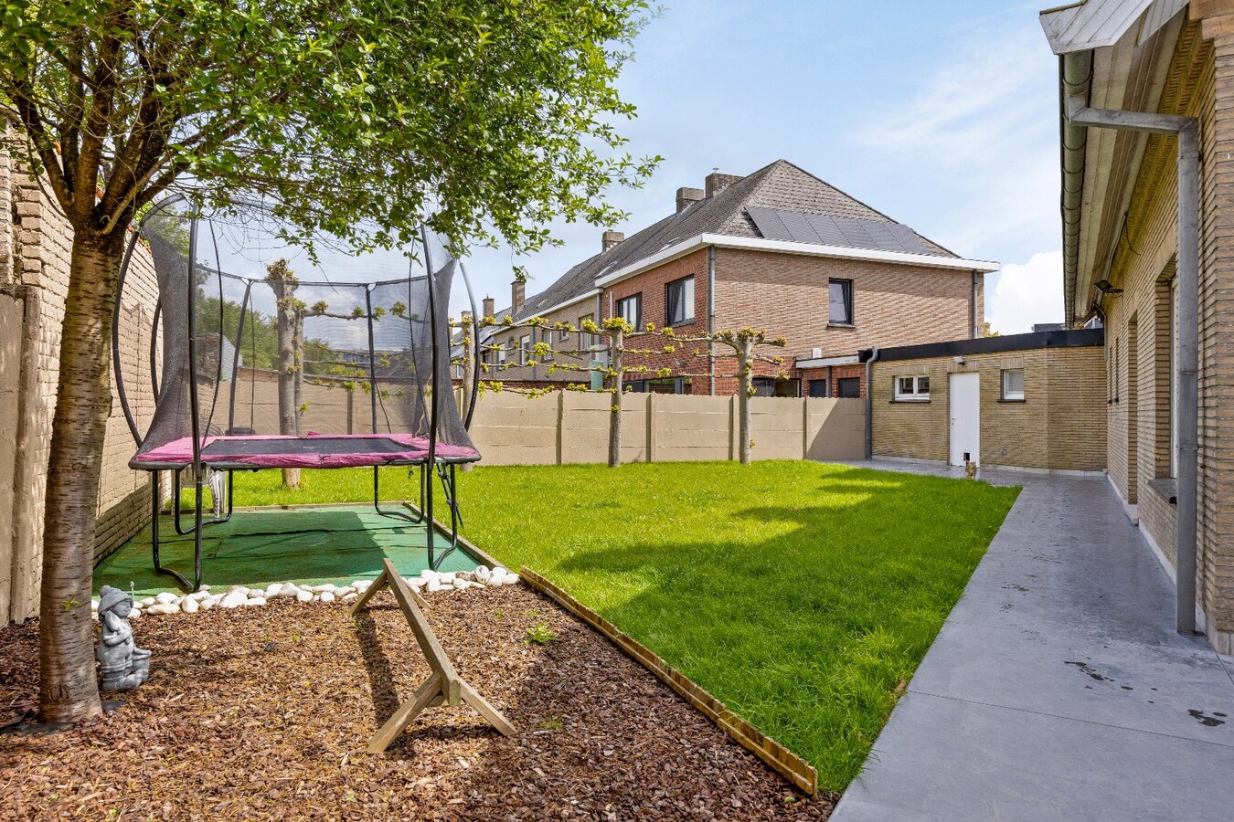 Zeer ruime woning met garage te koop in centrum Oudenaarde 