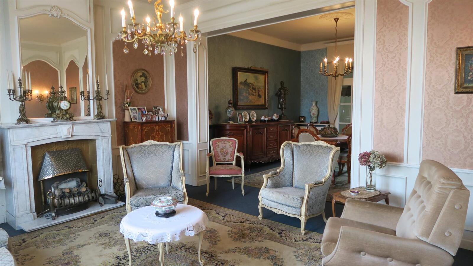 Karaktervolle woning met ruime loodsen 