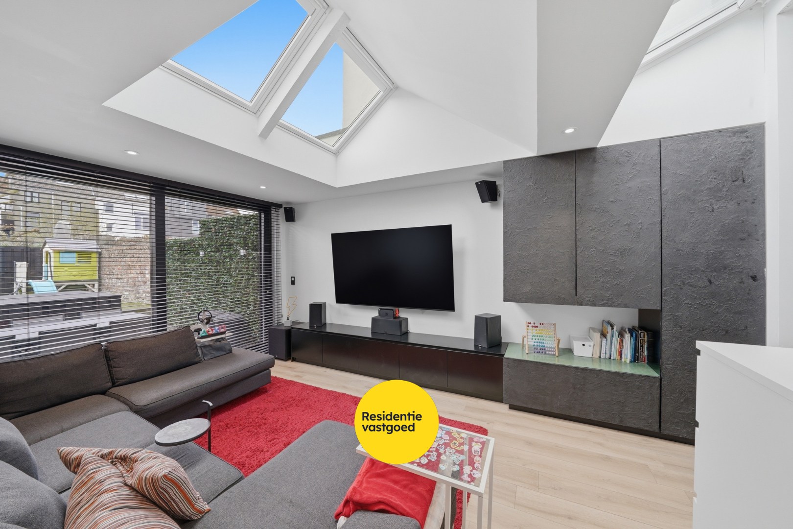 Volledig gerenoveerde woning met zonnige buitenruimte 