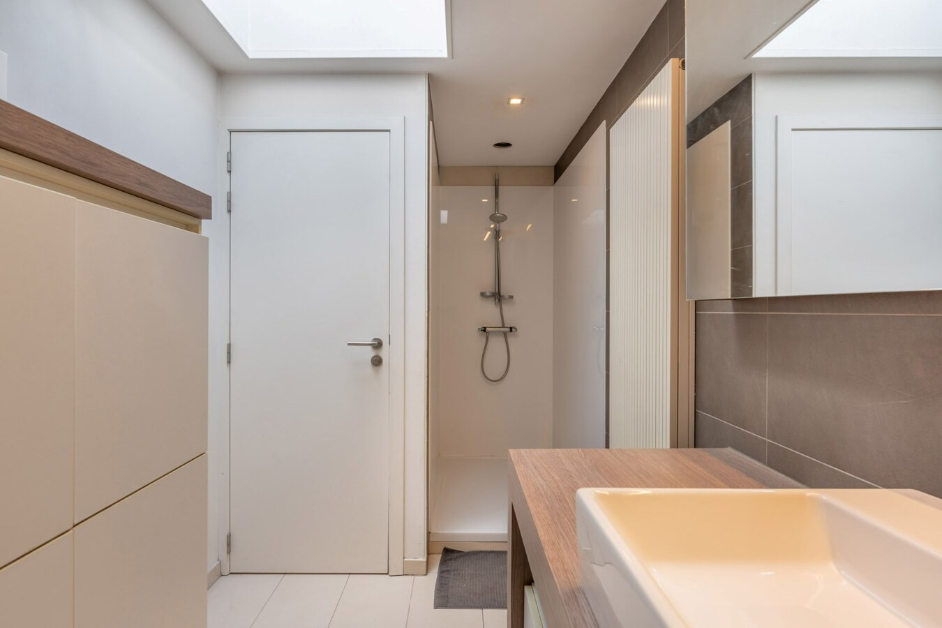 Luxe duplex appartement met 3 slaapkamers, bouwjaar 2008, 170m² bewoonbare oppervlakte. 