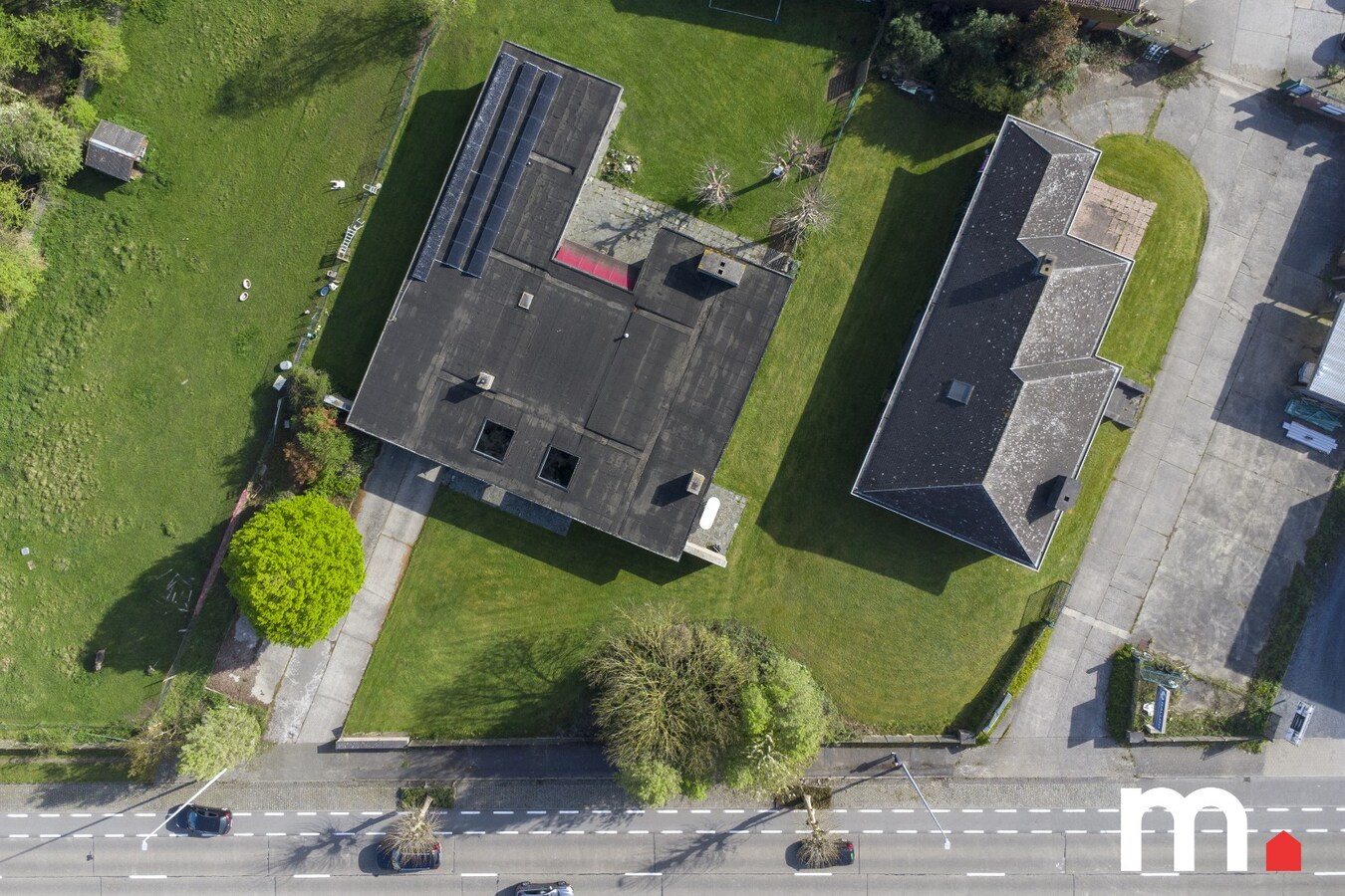 Unieke Villa te Roeselare op 2258m² met 28 zonnepanelen en 432m² bewoonbare oppervlakte! 