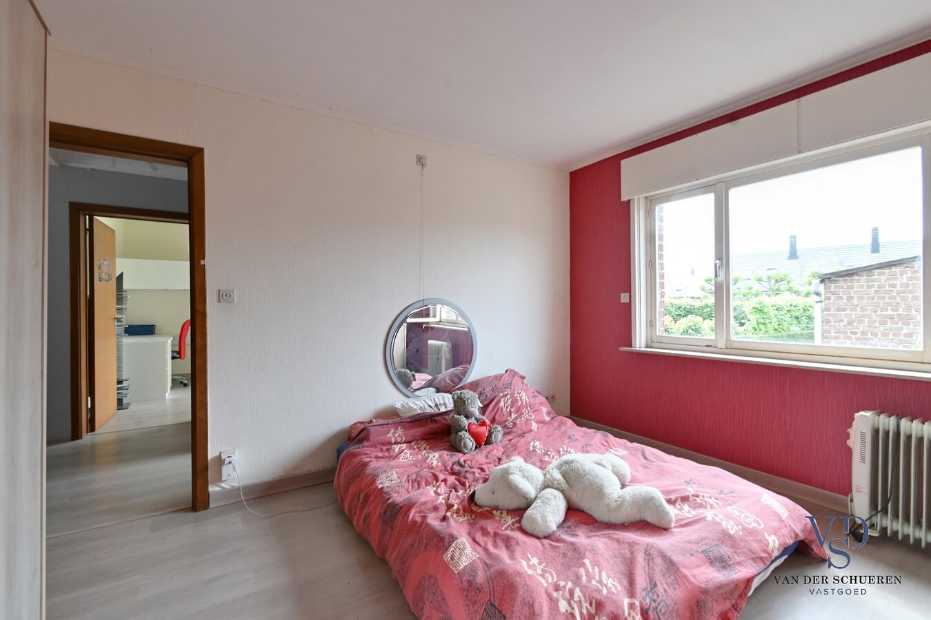 Bijzonder ruime, praktisch ingedeelde rijwoning 