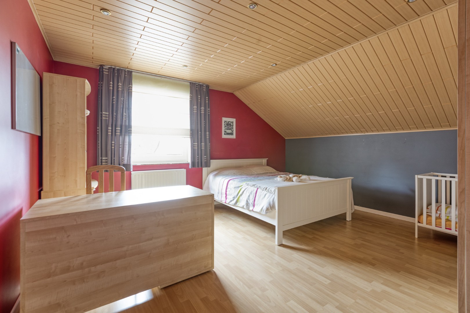 Ruime, energiezuinige gezinswoning met 4 slpk. en verwarmd zwembad in Leopoldsburg 