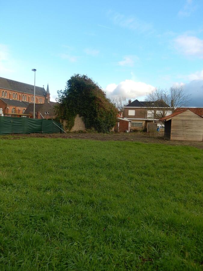 5 loten bouwgrond met zuidgerichte tuin 