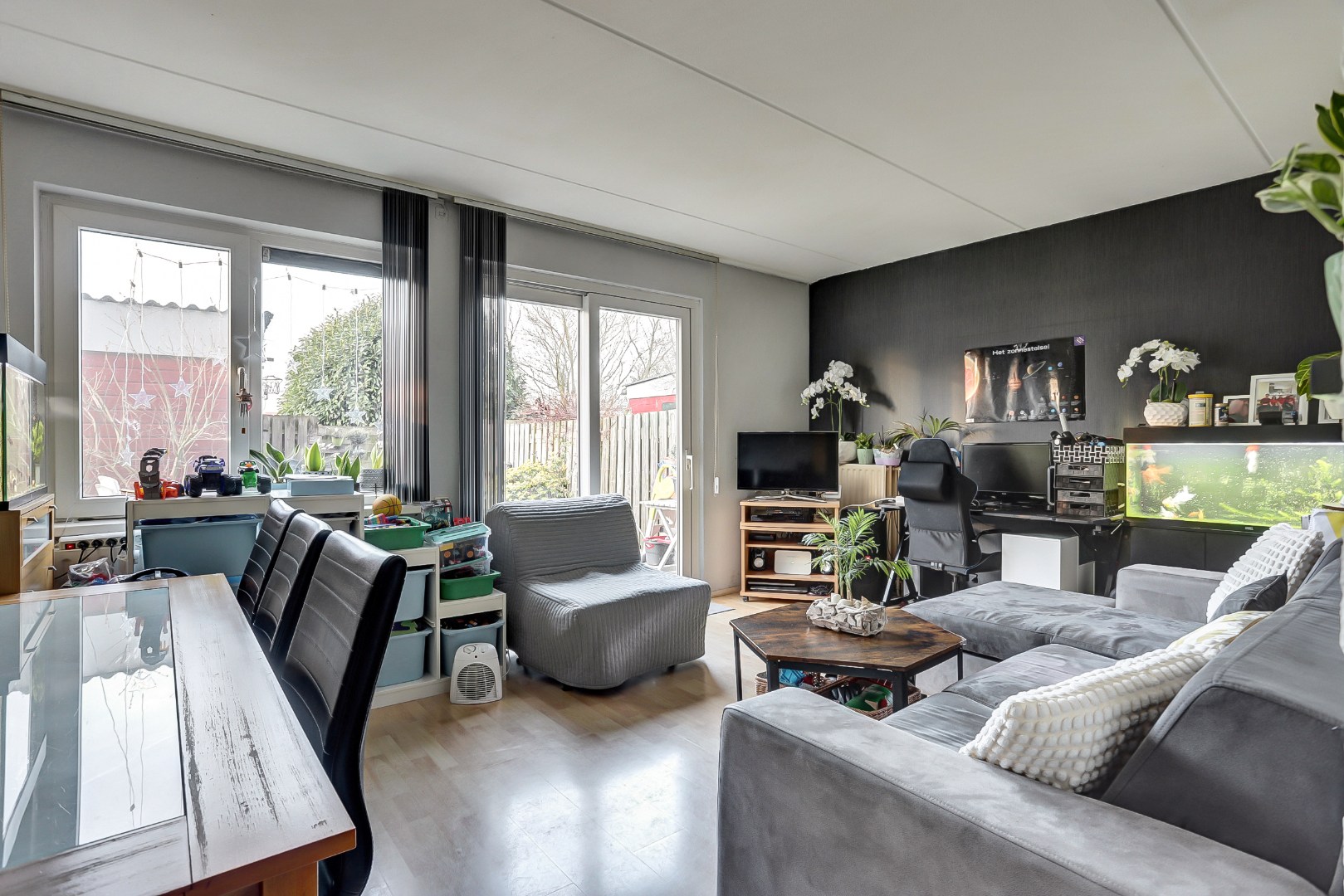 Een fijne benedenwoning op een toplocatie, perfect voor starters die hun woonwensen willen realiseren. Kom kijken en laat u verrassen! 