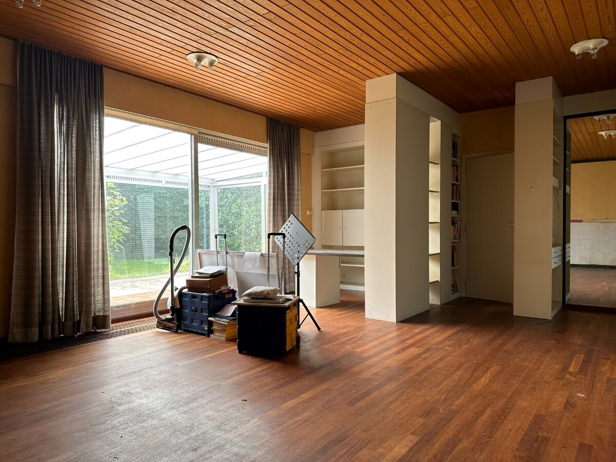 Ruime te renoveren woning met 5 slaapkamers op 1.250 m² 