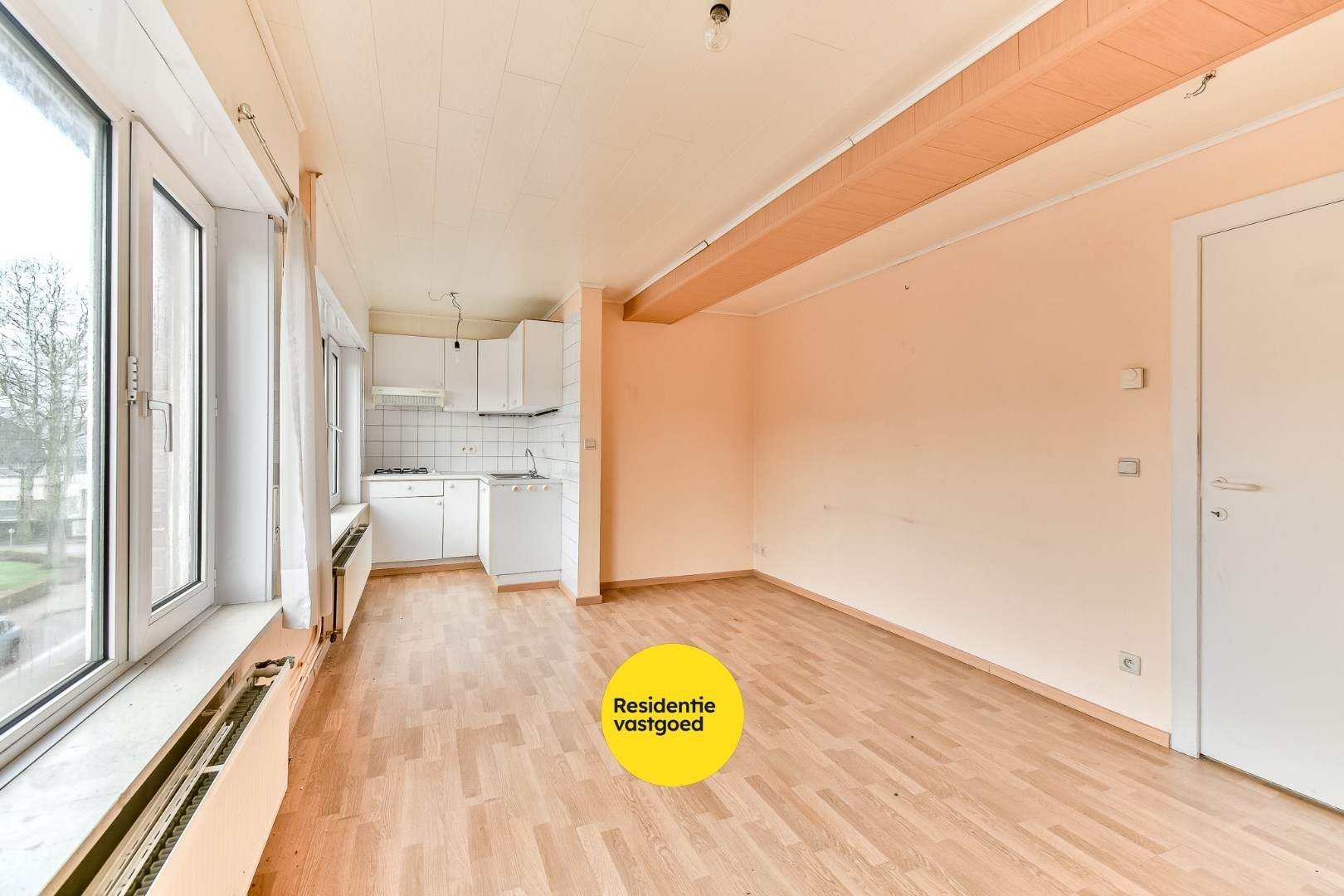 Te renoveren appartementsgebouw met loods op 1.131 m² 