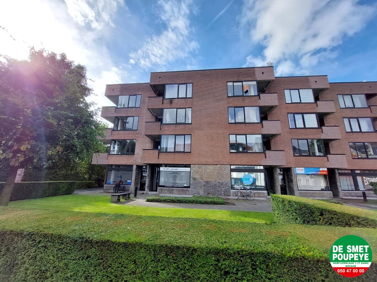 Zonnig hoekappartement met autostaanplaats 