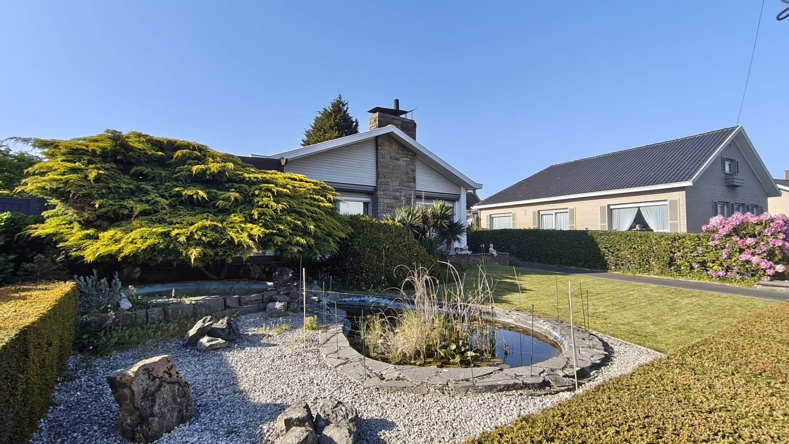 Ruime bungalow met 3 slaapkamers, tuin, terras en garage in hartje Aalter op toplocatie 