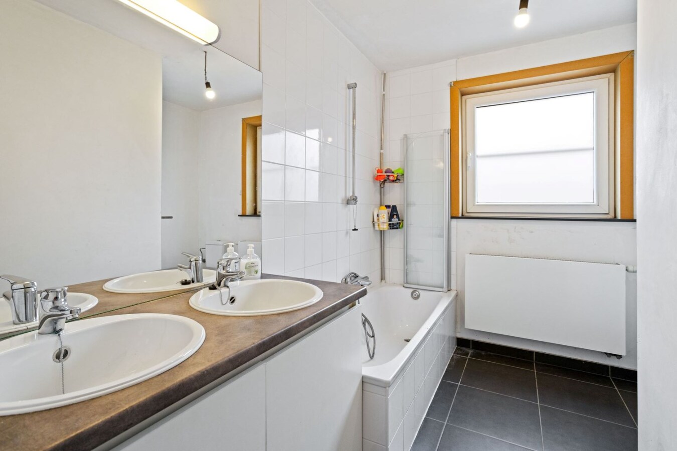 Centraal gelegen, halfopen woning met zonnige tuin 