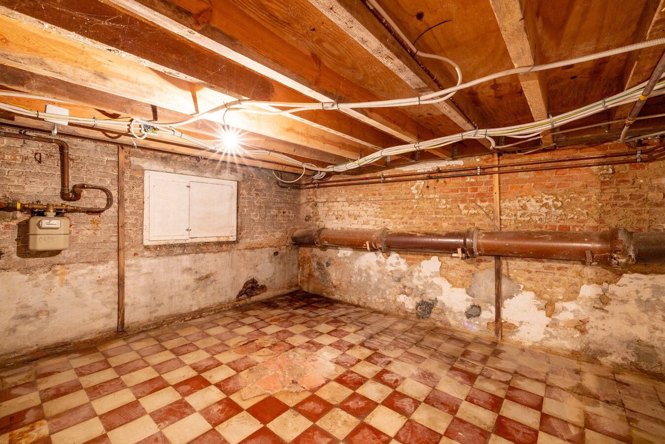 Te renoveren woning met 2 slpks en tuintje 