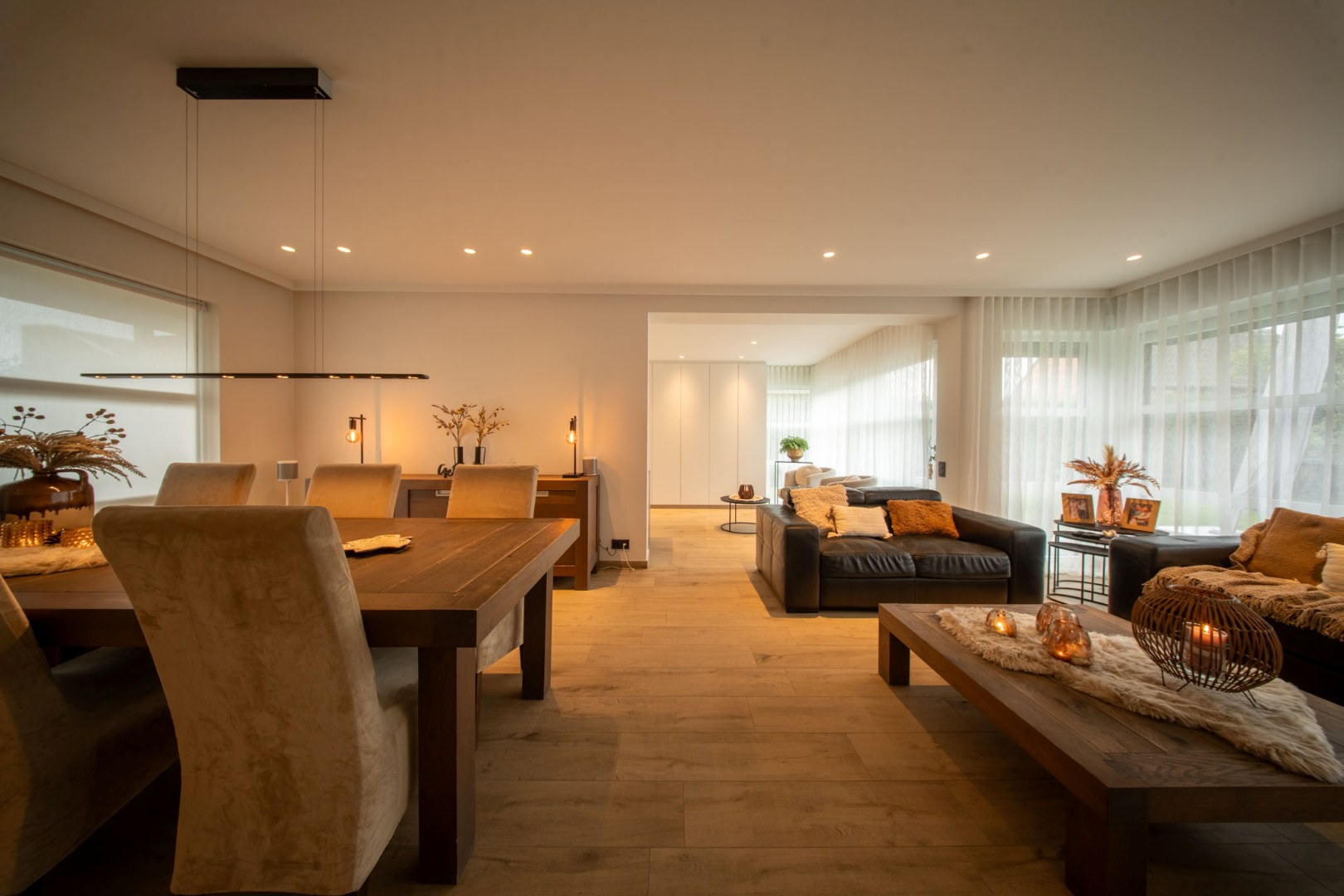 Verrassend luxueus afgewerkte woning met tuin en garage 