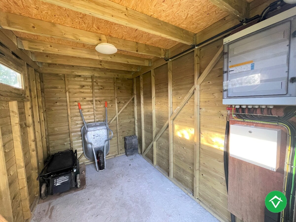 Ruime, gerenoveerde woning met twee slaapkamers te Roeselare 