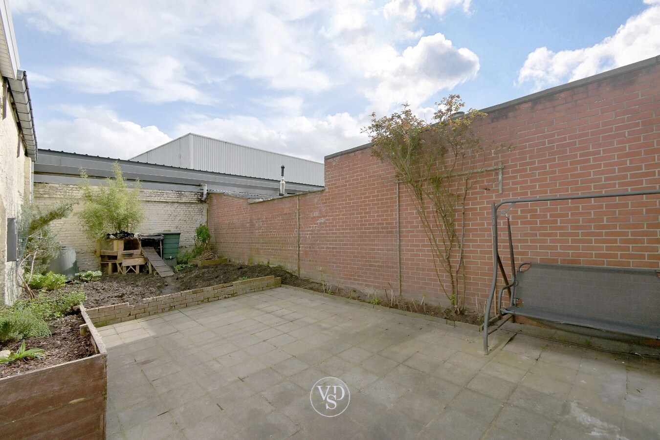 Ruime woning met opslagruimte 