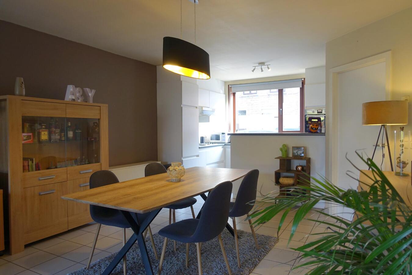 Gezellige rijwoning met tuin en een dubbele garage 