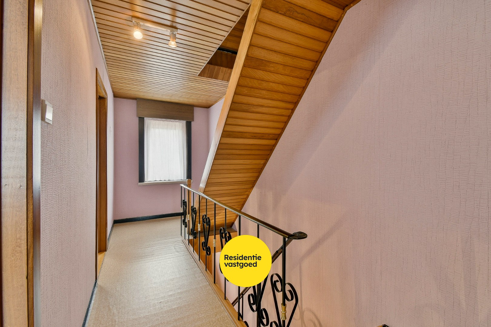 Rijwoning met veel potentieel op centrale ligging 