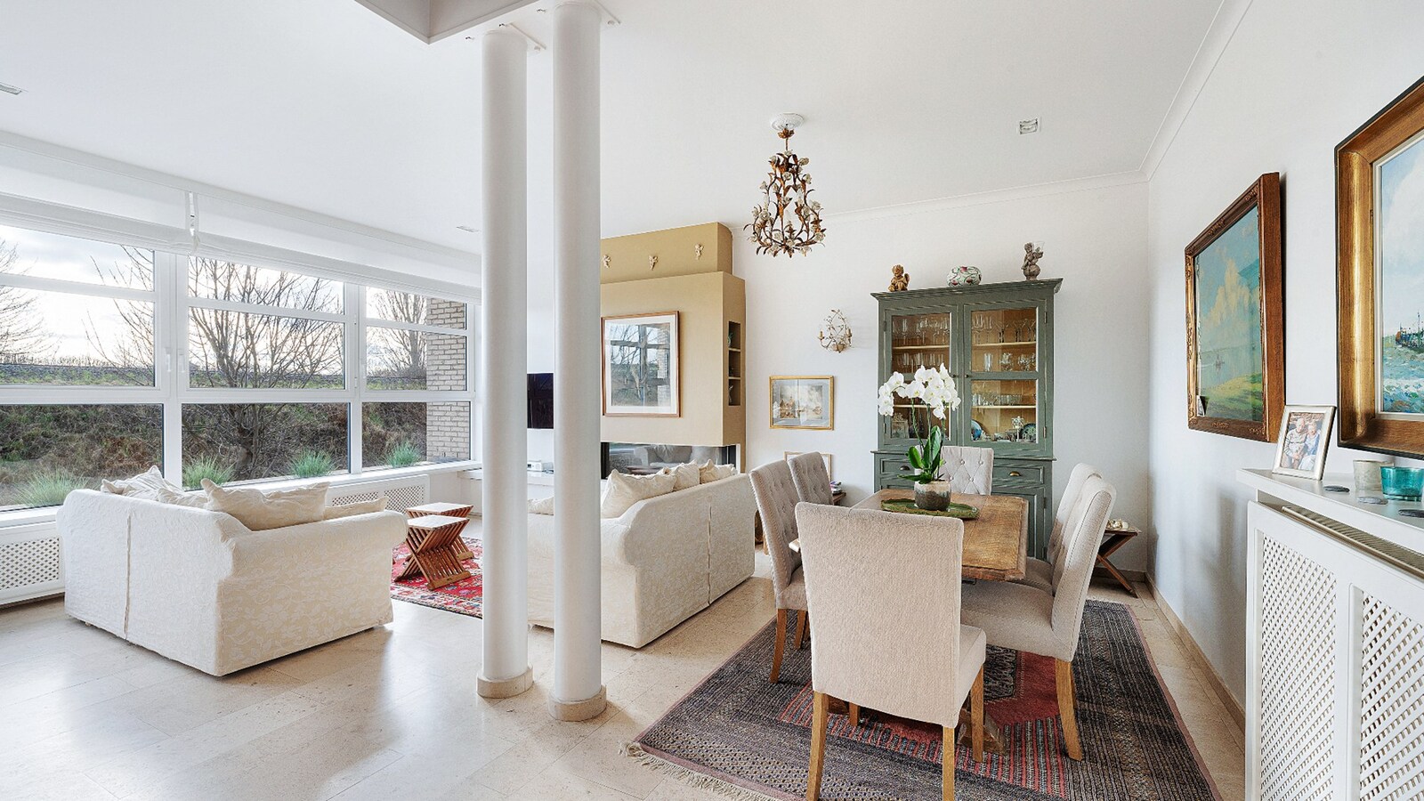 Ruime gezinswoning met inpandige garage en gezellige tuin. 