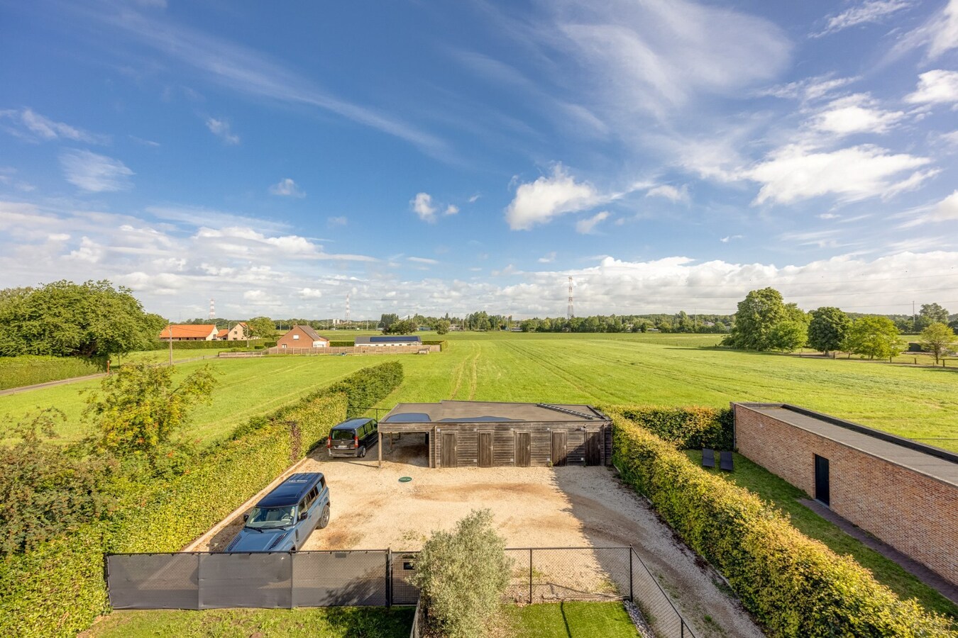 Prachtig, energiezuinig dak appartement met 3 slaapkamers, terras en carport 