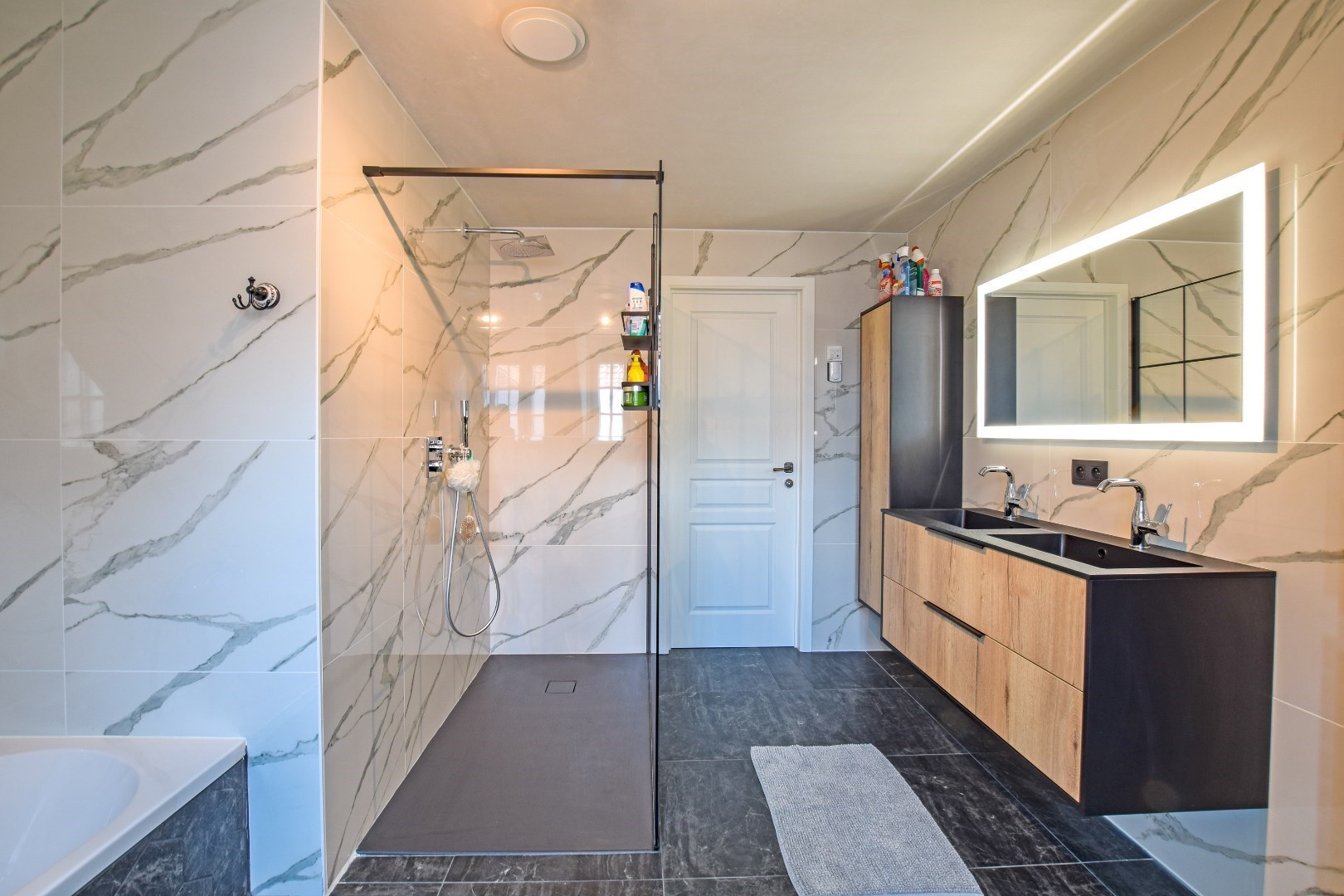 Recent met smaak afgewerkte alleenstaande woning 