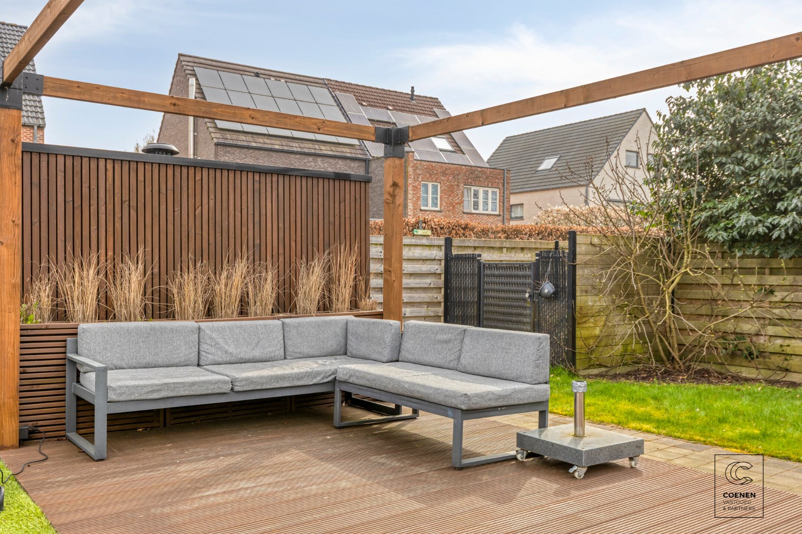 Gerenoveerde woning met 4 à 5 slpk's op een gunstige ligging te Oelegem! 