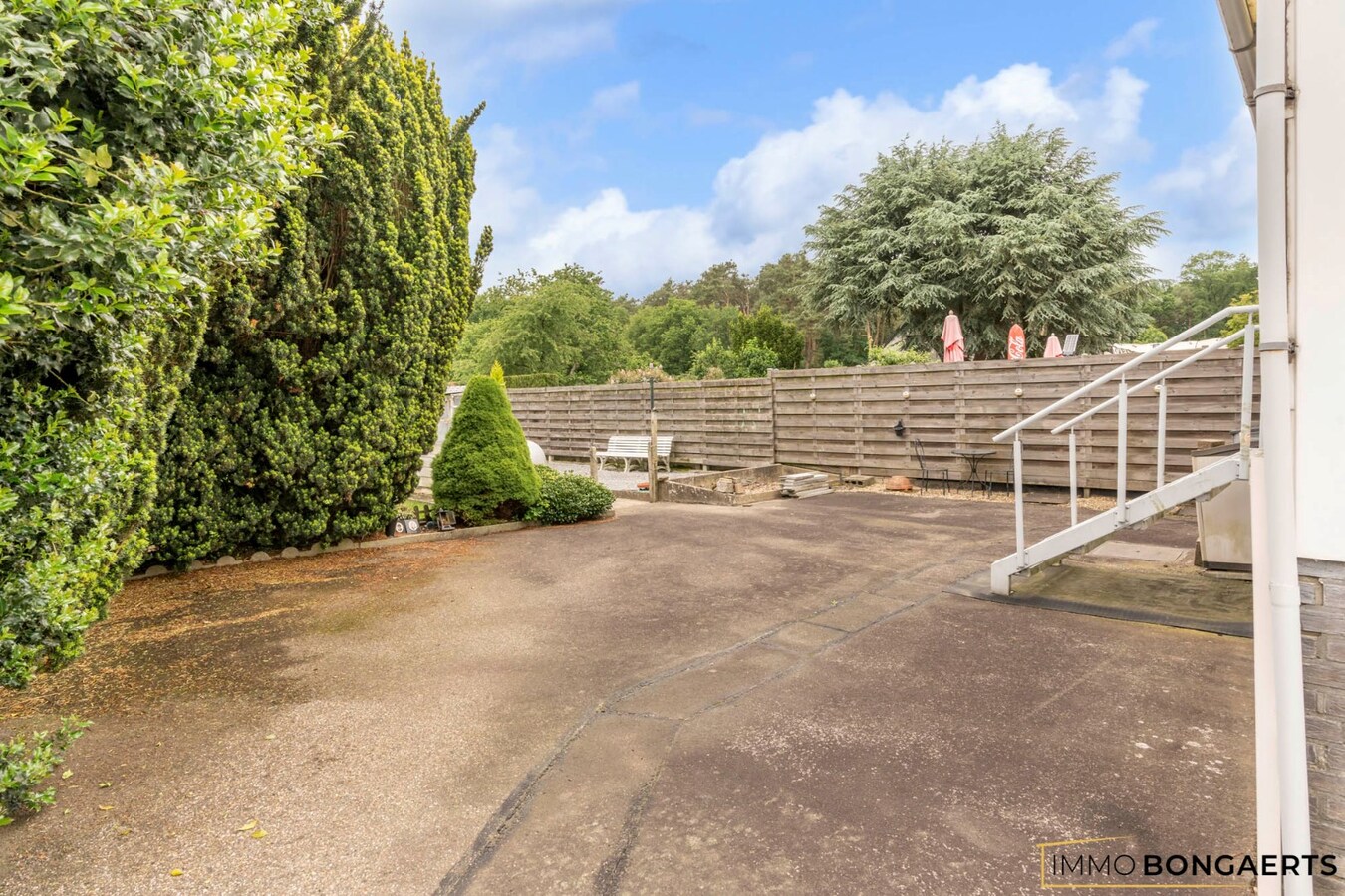 Rustig gelegen woning met tuin, garage en 3 slaapkamers. 