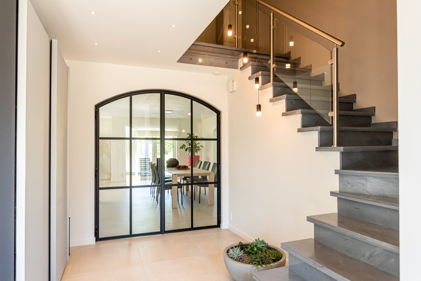 Stijlvol gerenoveerde woning in residentiële wijk op 1254 m² 