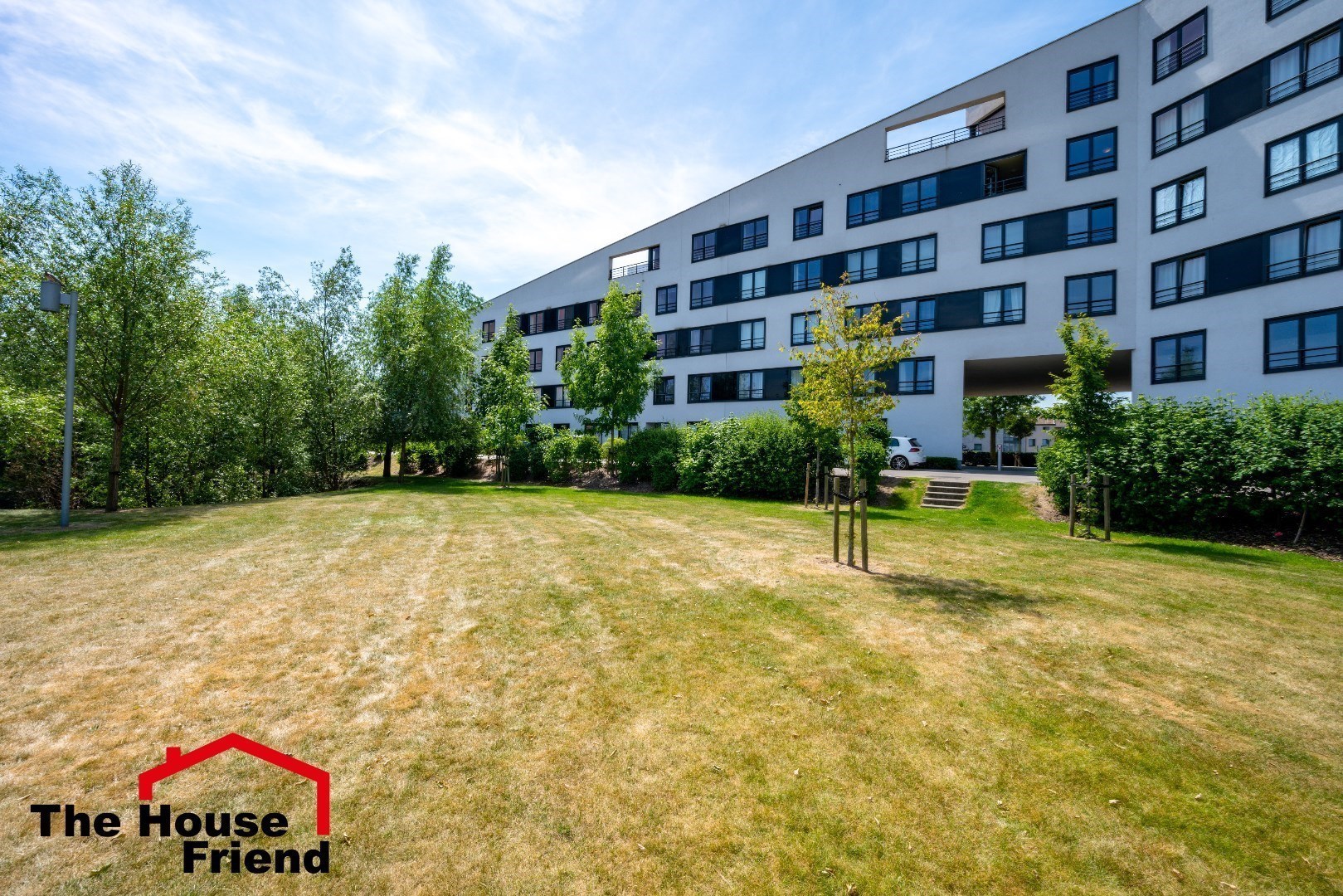 Zeer ruim penthouse met groot terras en privé garage 