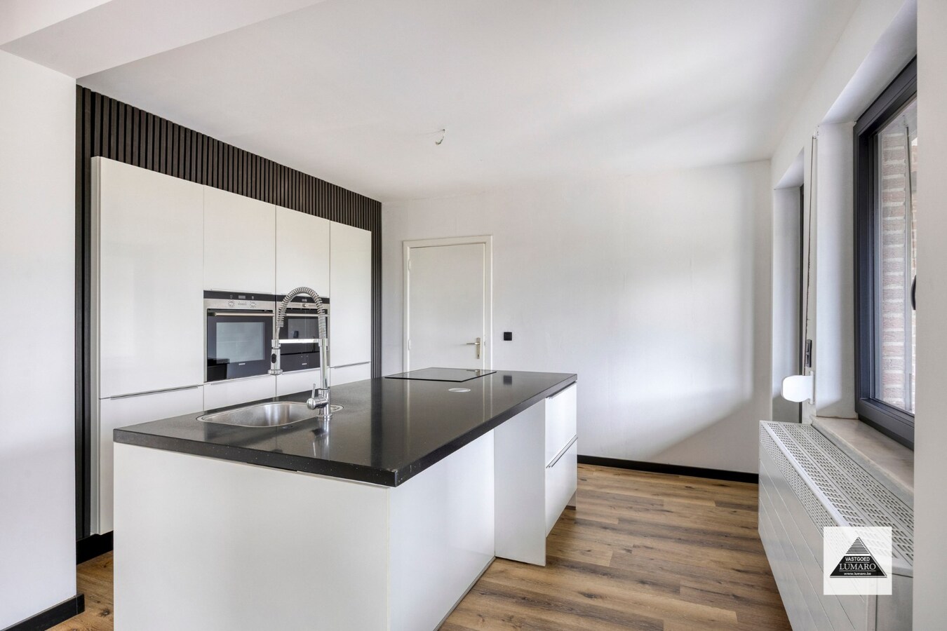 Instapklare woning voor gelijkvloers wonen. 3 slaapkamers, kelder met garage. 