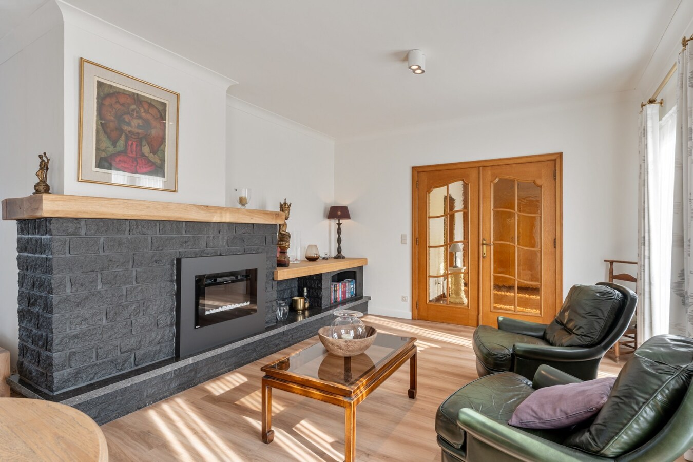 Zeer goed onderhouden gelijkvloerse gezinswoning op een riant perceel van 19a75ca op een rustige locatie te Schalkhoven, een deelgemeente van Hoeselt. 