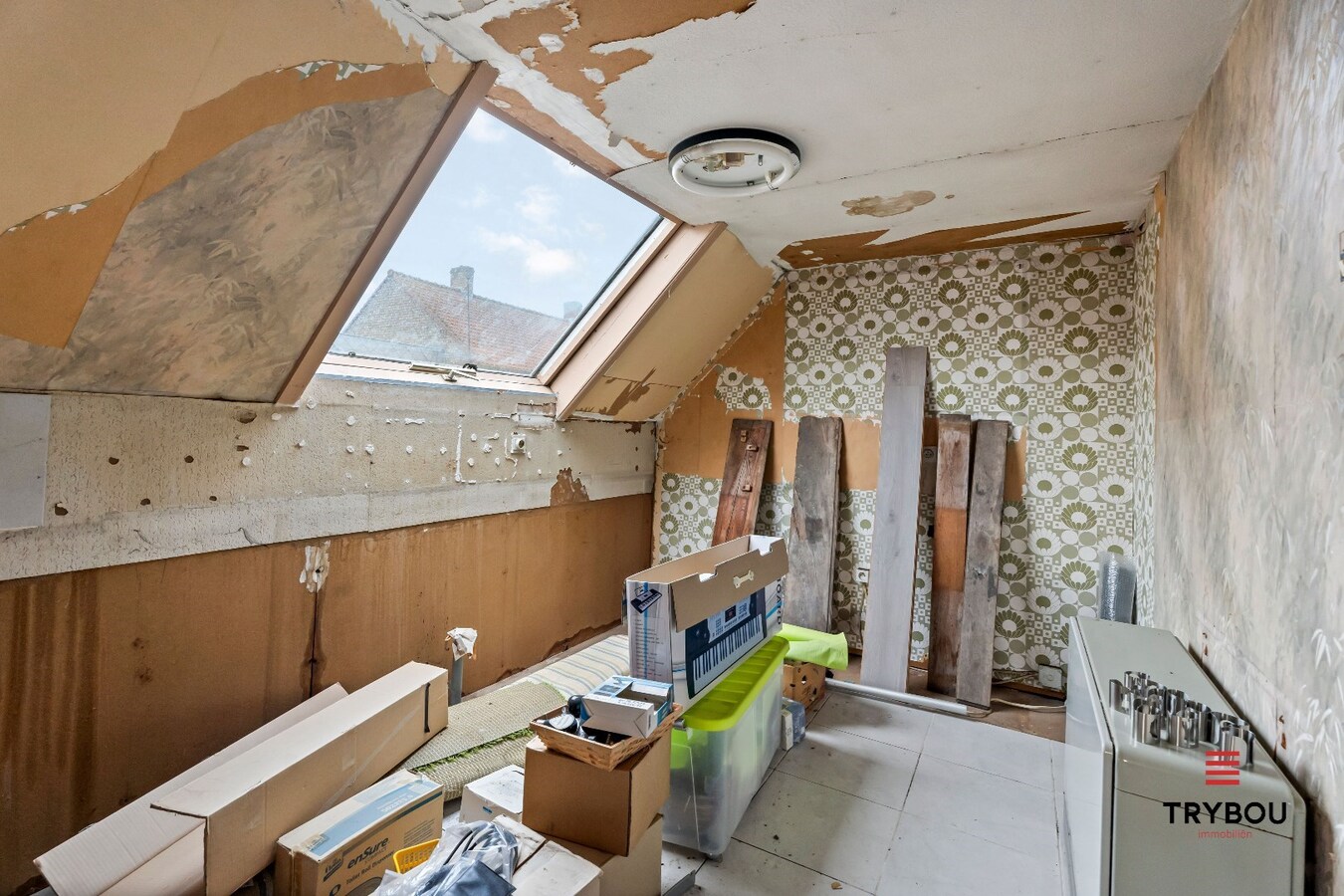 Prachtig handelspand met woonst op centrale ligging te Merkem. 